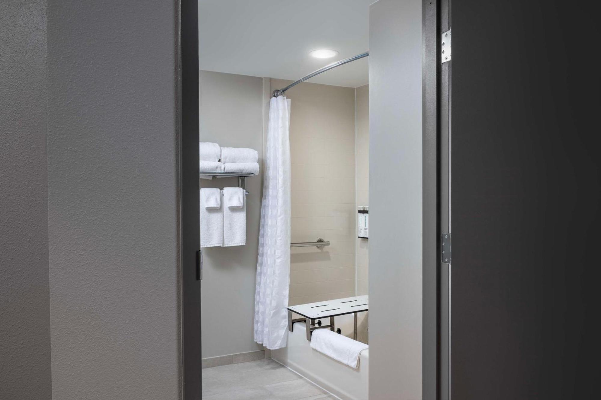 Hyatt Place Detroit/Ютика Экстерьер фото