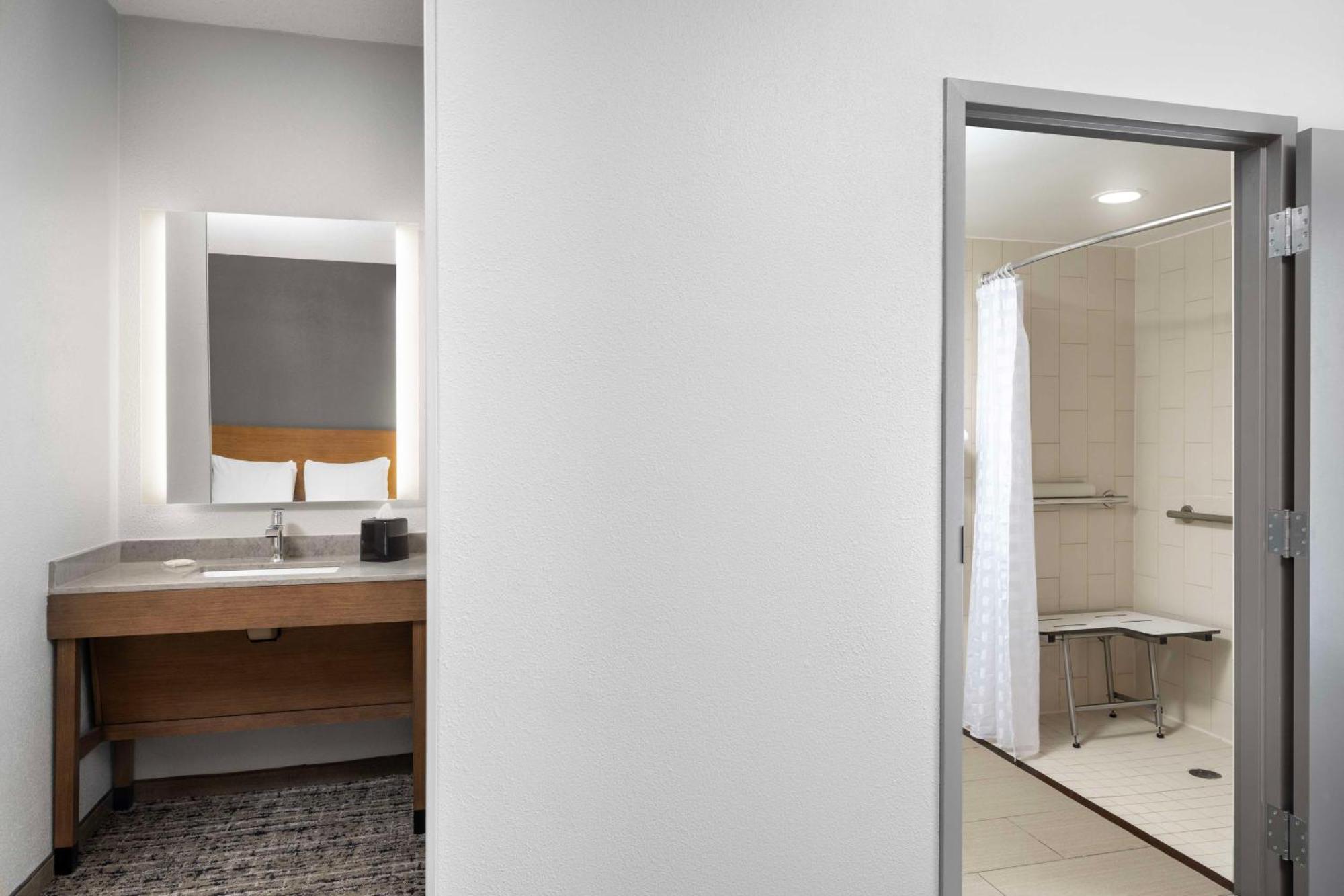 Hyatt Place Detroit/Ютика Экстерьер фото