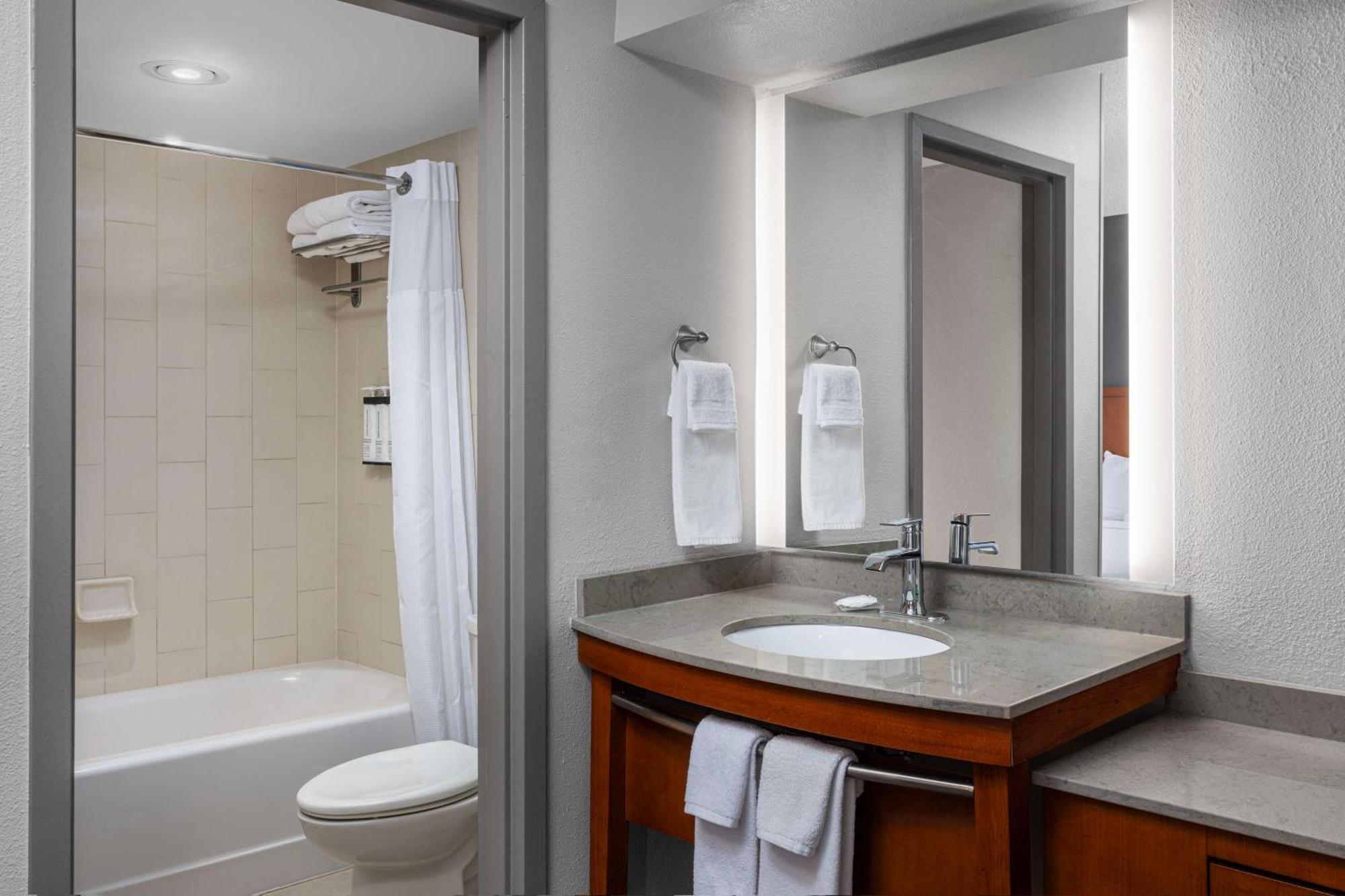 Hyatt Place Detroit/Ютика Экстерьер фото
