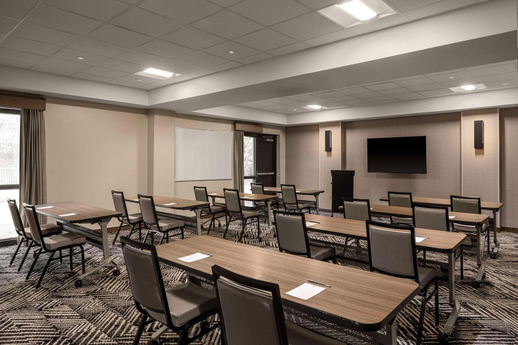 Hyatt Place Detroit/Ютика Экстерьер фото