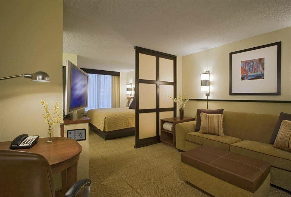 Hyatt Place Detroit/Ютика Экстерьер фото